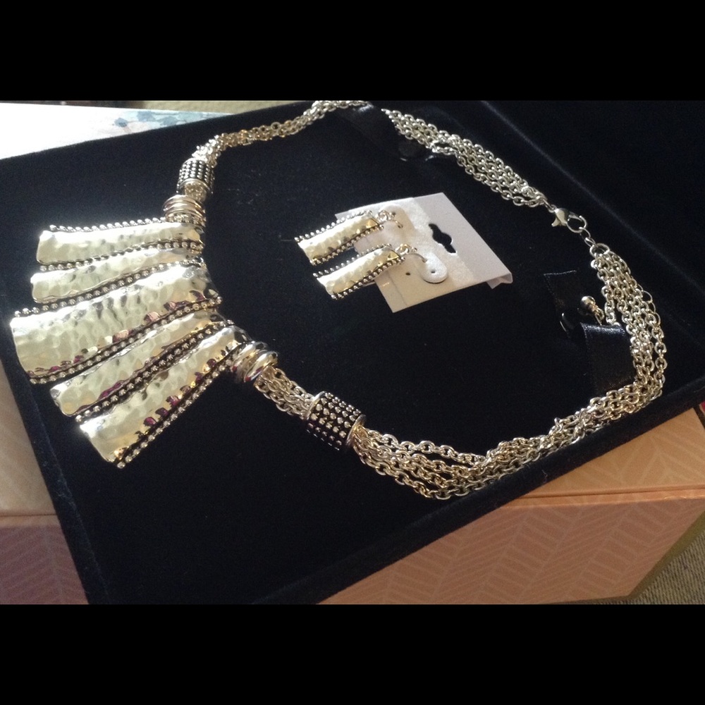 💥Final Price💥STUNNING STATEMENT NECKLACE SET - Picture 2 of 5